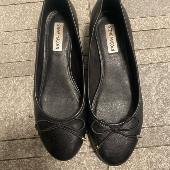 Steve Madden Cherish Black Heeled Ballet Flats with Bow - Picture 2 of 2